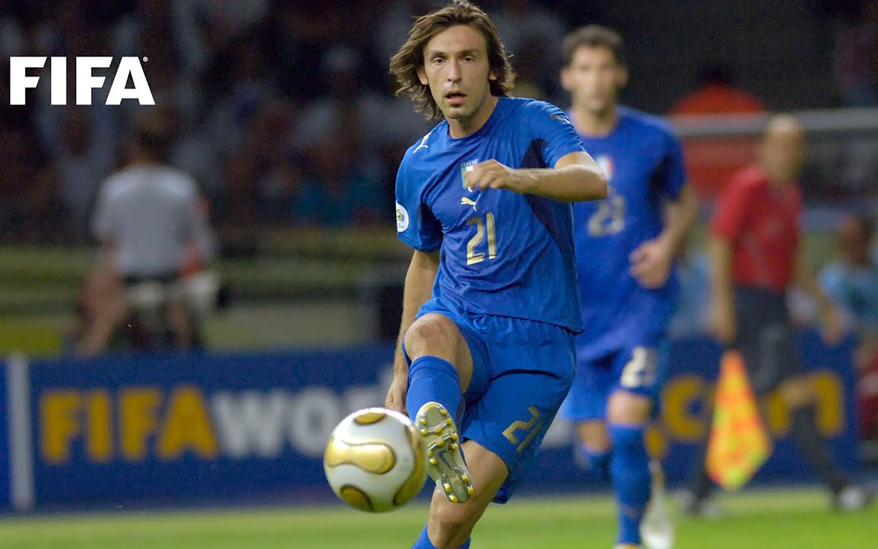 中场控制:控球者凭借精准传球取得优势 中场控制:控球者凭借精准传球取得优势