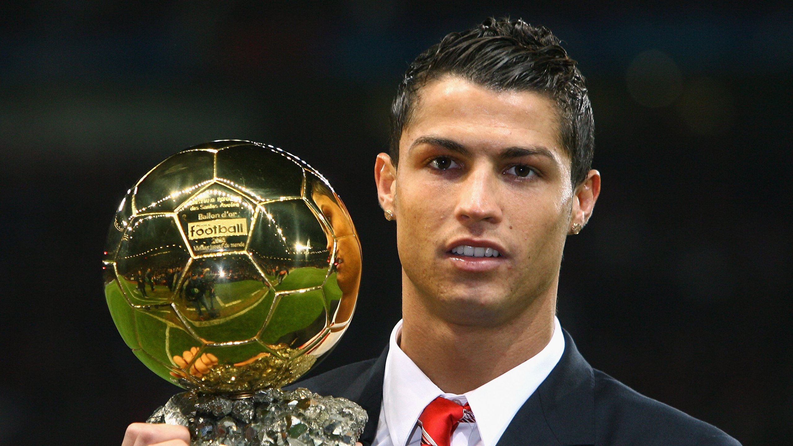 当足球超越国界,拉什福德德甲争冠夜闪耀,折射委内瑞拉与安哥拉的地缘博弈新解