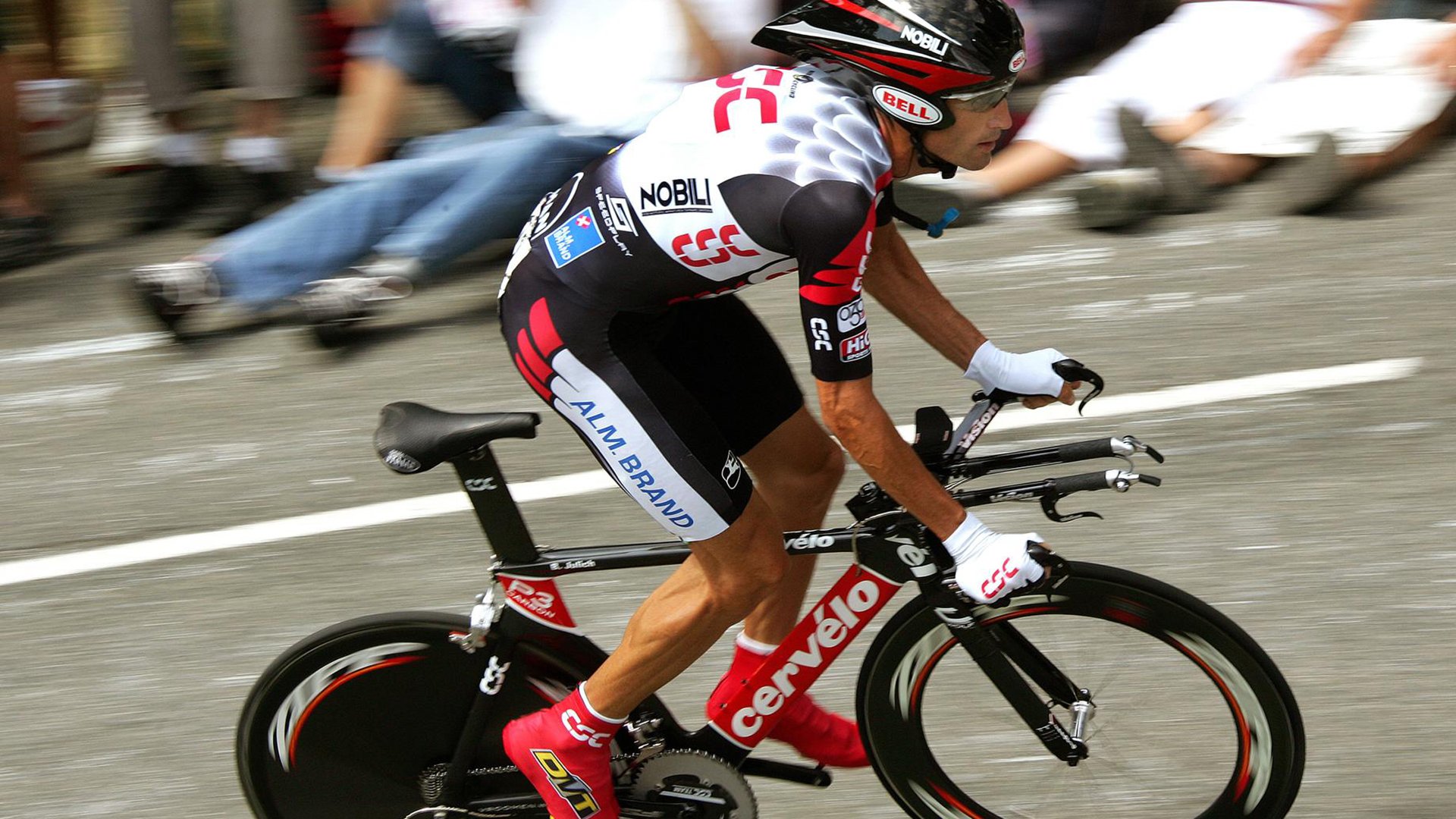 IM体育平台-雷霆对阵公牛，乔治用实力证明自己，谁还敢质疑他的巨星成色？