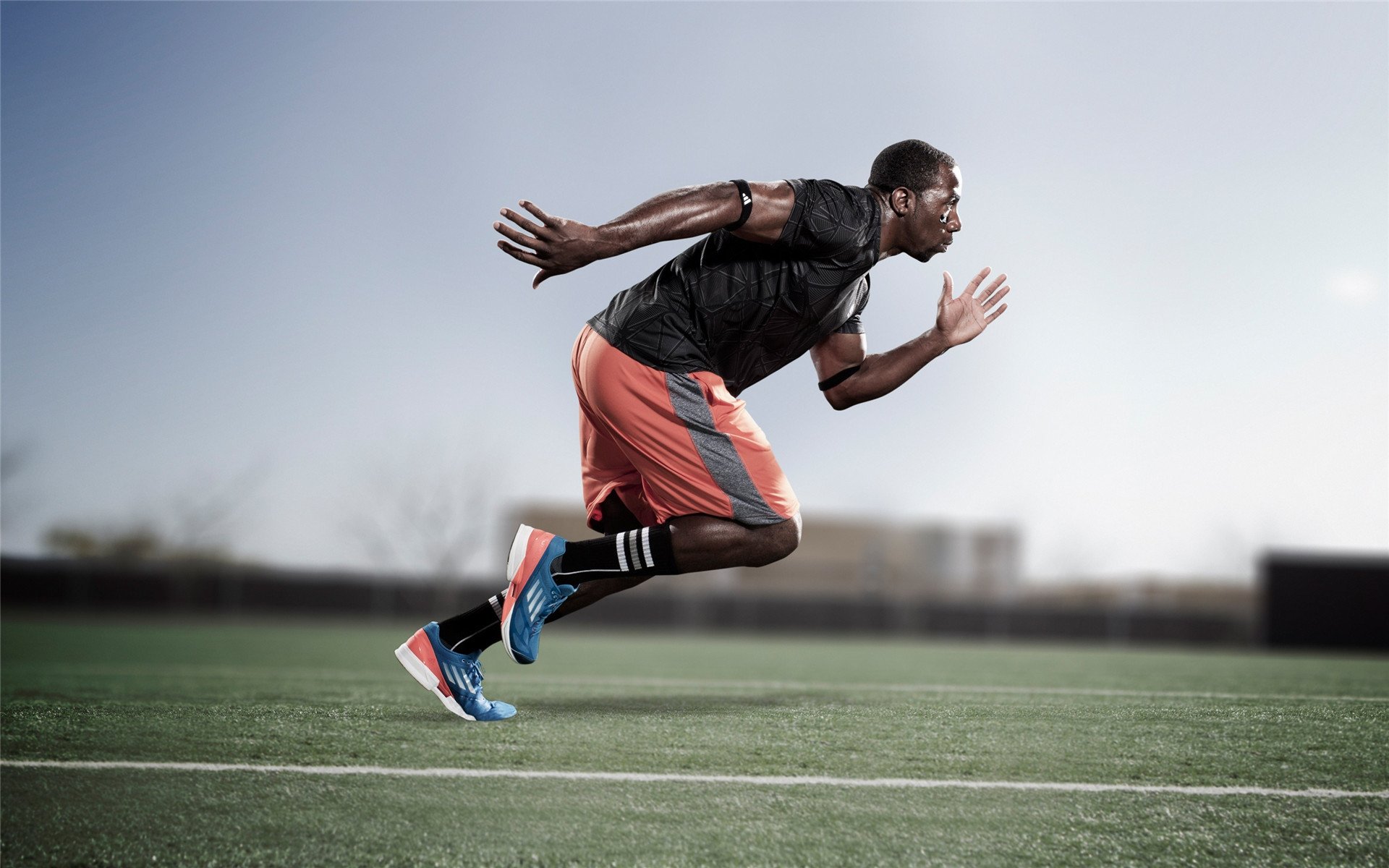 赛道上的逆袭，梅赛德斯逆转雷诺，佩雷兹刷新纪录的传奇时刻