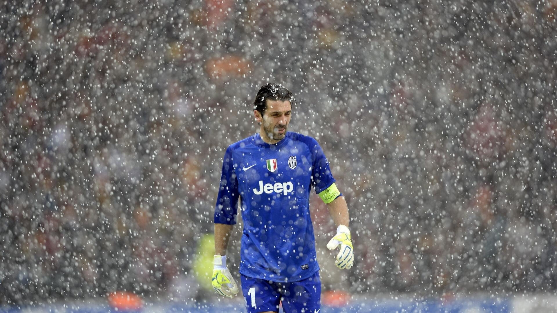 逆转与点燃,从泰国队胜国足到安赛龙的火热,体育赛场上的瞬间永恒